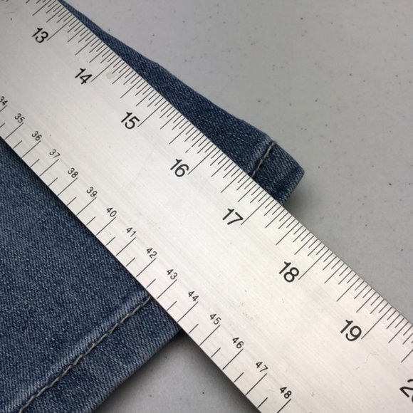 LIKE NEW SEVEN7 FACTORY DENIM CAPRIS 6/28x17 EMBROIDERED BACK POCKETS 🦋 - Picture 8 of 15